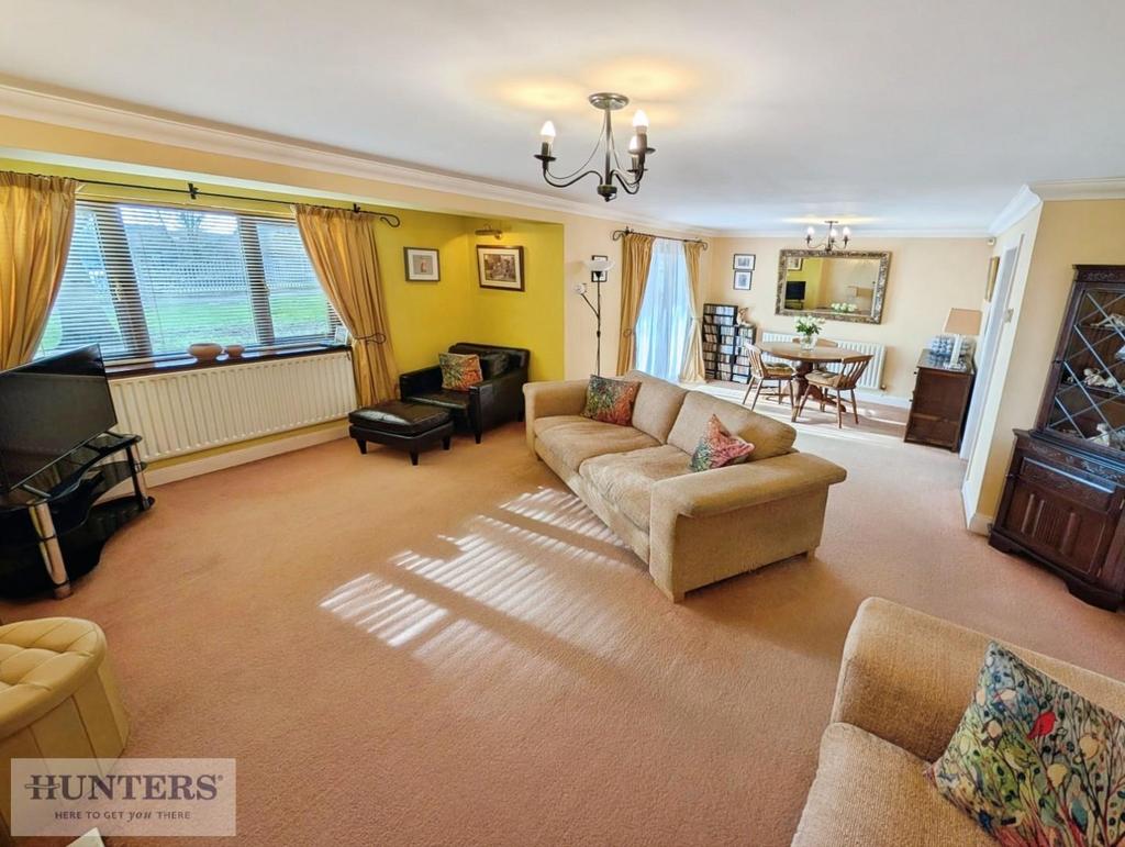 Lounge / Dining Room