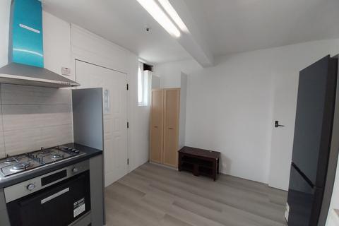 2 bedroom flat to rent, Alexandra Avenue, Harrow, HA2