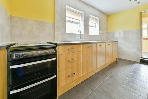 3 bedroom semi-detached house for sale, Strathmore Avenue, Hitchin