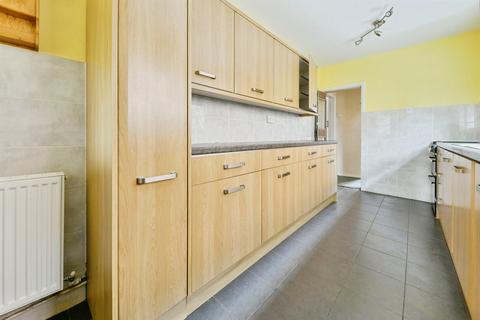 3 bedroom semi-detached house for sale, Strathmore Avenue, Hitchin
