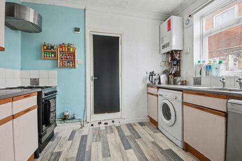 2 bedroom flat for sale, 503 Bitterne Road East, Southampton SO18