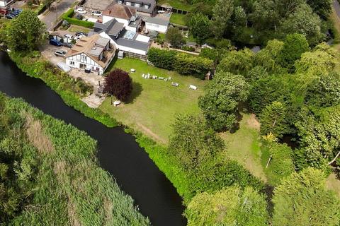 undefined, Frays Avenue, West Drayton UB7