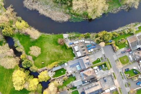 undefined, Frays Avenue, West Drayton UB7