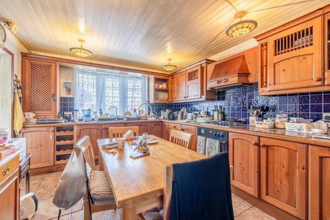 undefined, Frays Avenue, West Drayton UB7