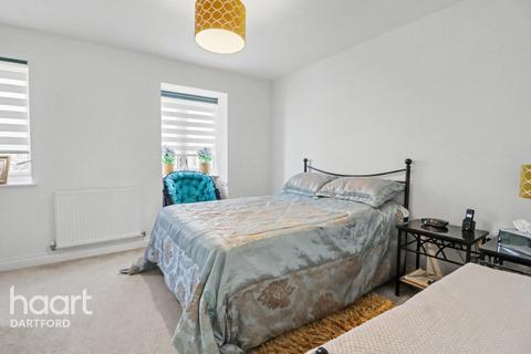 2 bedroom end of terrace house for sale, Haygreen Crescent, Swanscombe