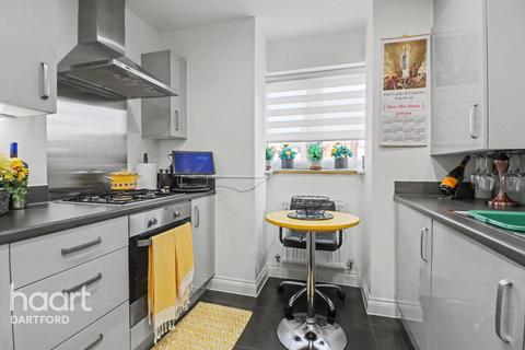 2 bedroom end of terrace house for sale, Haygreen Crescent, Swanscombe