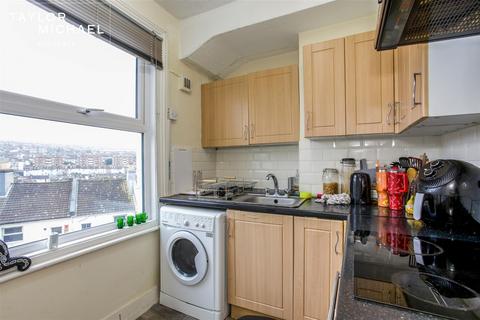 3 bedroom maisonette to rent, Roundhill Crescent, Brighton