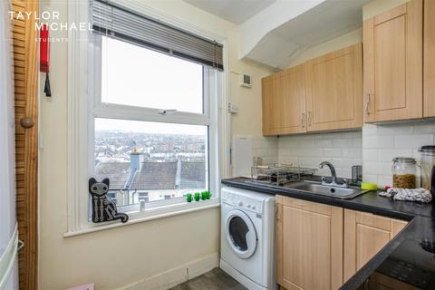 3 bedroom maisonette to rent, Roundhill Crescent, Brighton