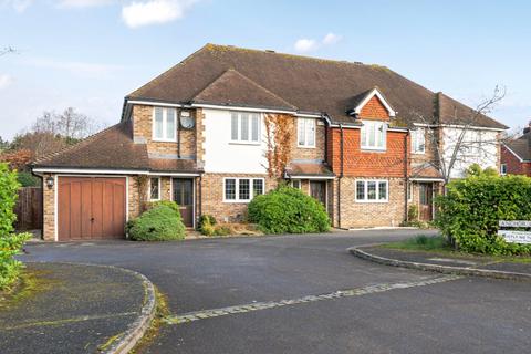 Anchor Close, Normandy, GU3