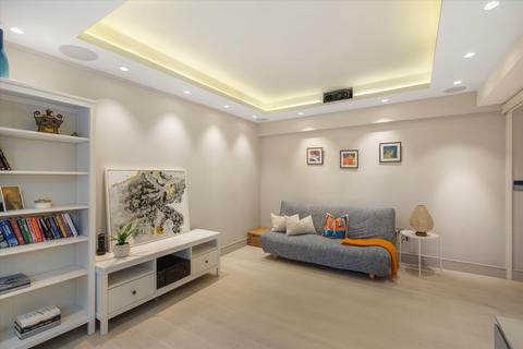 1 bedroom flat for sale, Kensington High Street, London W8