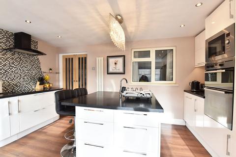 3 bedroom semi-detached house for sale, Elmwood Road, Stourbridge DY8