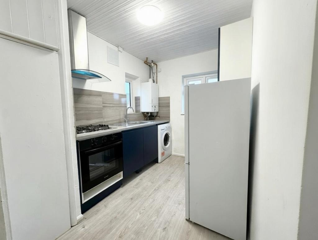 Contemporary fitted kitchen with modern applian...
