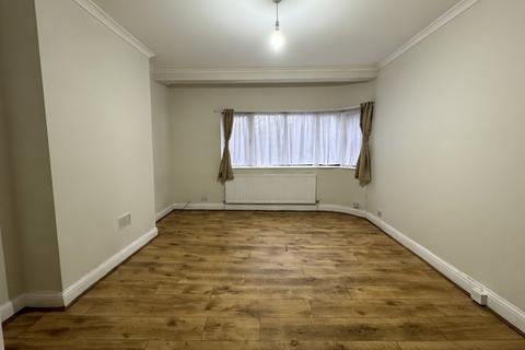 2 bedroom flat to rent, Watford Way, London, NW7