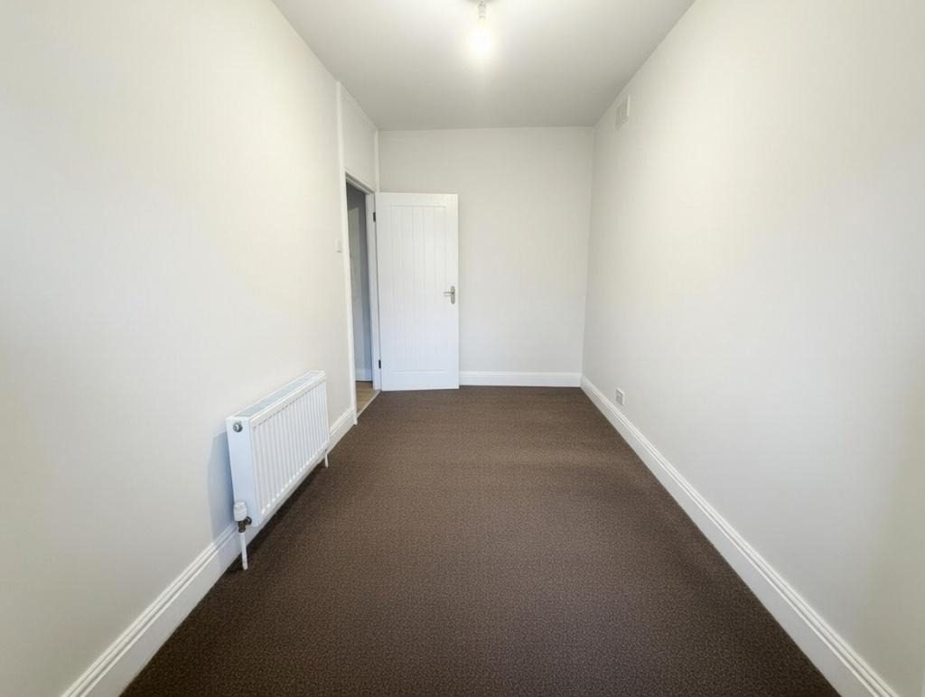 Bright, freshly painted single bedroom with neu...