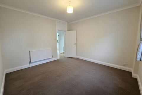2 bedroom flat to rent, Watford Way, London, NW7