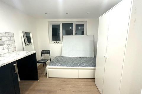 6 bedroom house to rent, Waltham Abbey Townmead Road, Essex, EN9