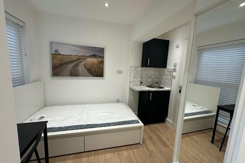 6 bedroom house to rent, Waltham Abbey Townmead Road, Essex, EN9
