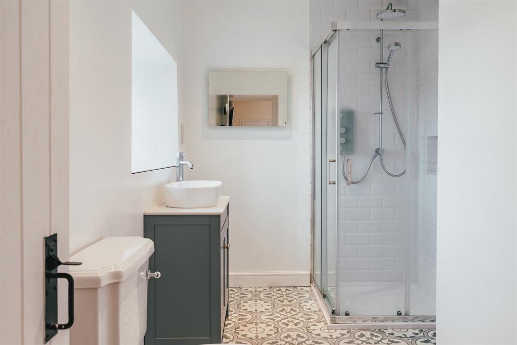 Master En-Suite Shower Room