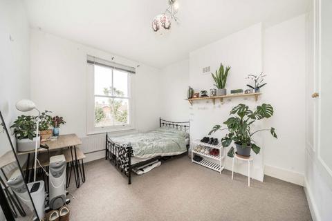 2 bedroom flat to rent, Lewin Road, London SW16