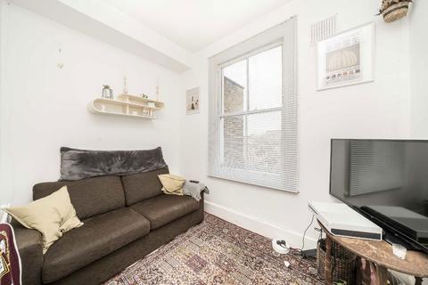2 bedroom flat to rent, Lewin Road, London SW16