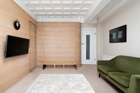 Studio to rent, Neville Court, Abbey Road, London, NW8