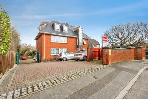 2 bedroom flat for sale, Goldcroft Avenue, Weymouth