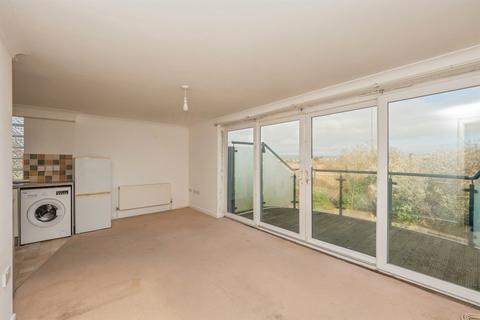 2 bedroom flat for sale, Goldcroft Avenue, Weymouth