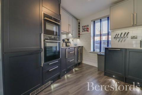 4 bedroom semi-detached house for sale, Scrivener Close, Colchester, CO4