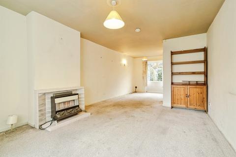 3 bedroom end of terrace house for sale, Summerbridge Crescent, Bradford