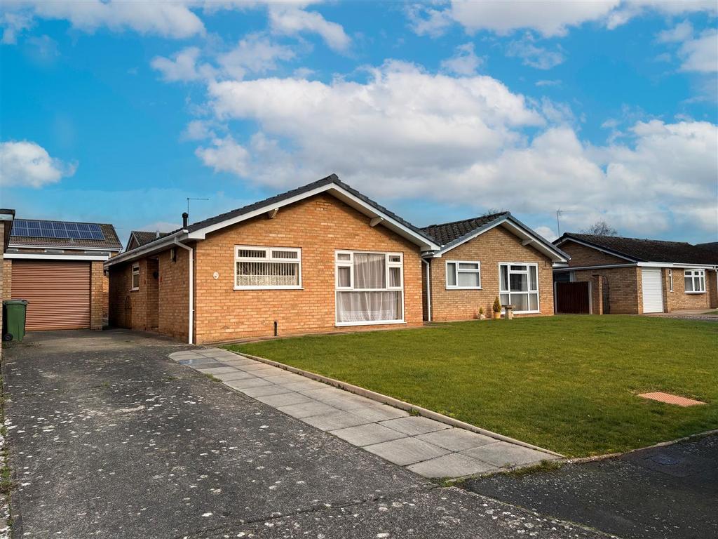 Salt Dean Close, 1 front.jpg