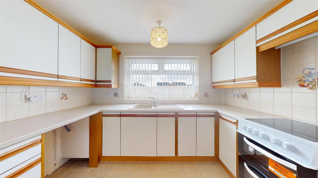 Saltdean Close, 1 Kitchen.jpg