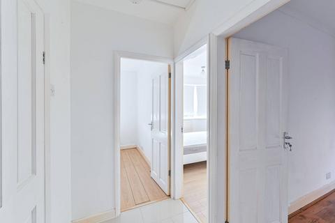 2 bedroom flat to rent, Runnymede, Colliers Wood, London, SW19
