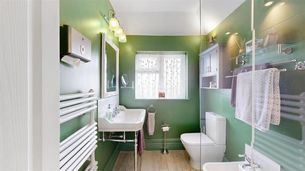 Bathroom..jpg