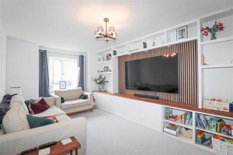 3 bedroom end of terrace house for sale, Montreal Close, Farnborough GU14