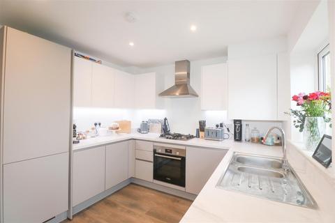 3 bedroom end of terrace house for sale, Montreal Close, Farnborough GU14