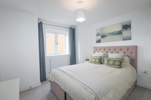 3 bedroom end of terrace house for sale, Montreal Close, Farnborough GU14