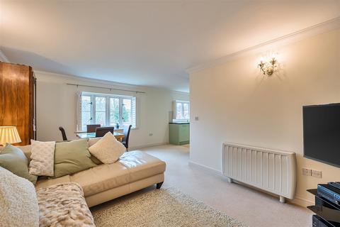 undefined, Elizabeth Drive, Banstead