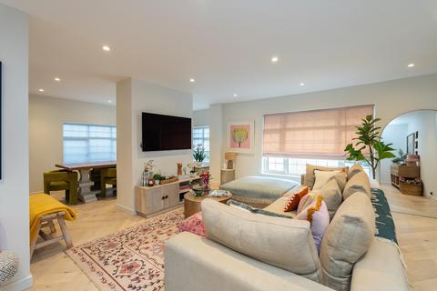 undefined, Twinoaks, Cobham, Surrey KT11