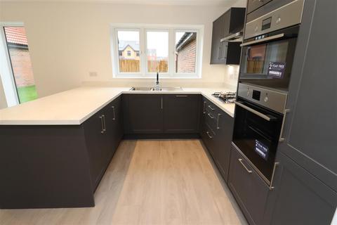 4 bedroom detached house for sale, Blenheim Avenue, Brough