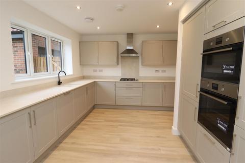 4 bedroom detached house for sale, Blenheim Avenue, Brough