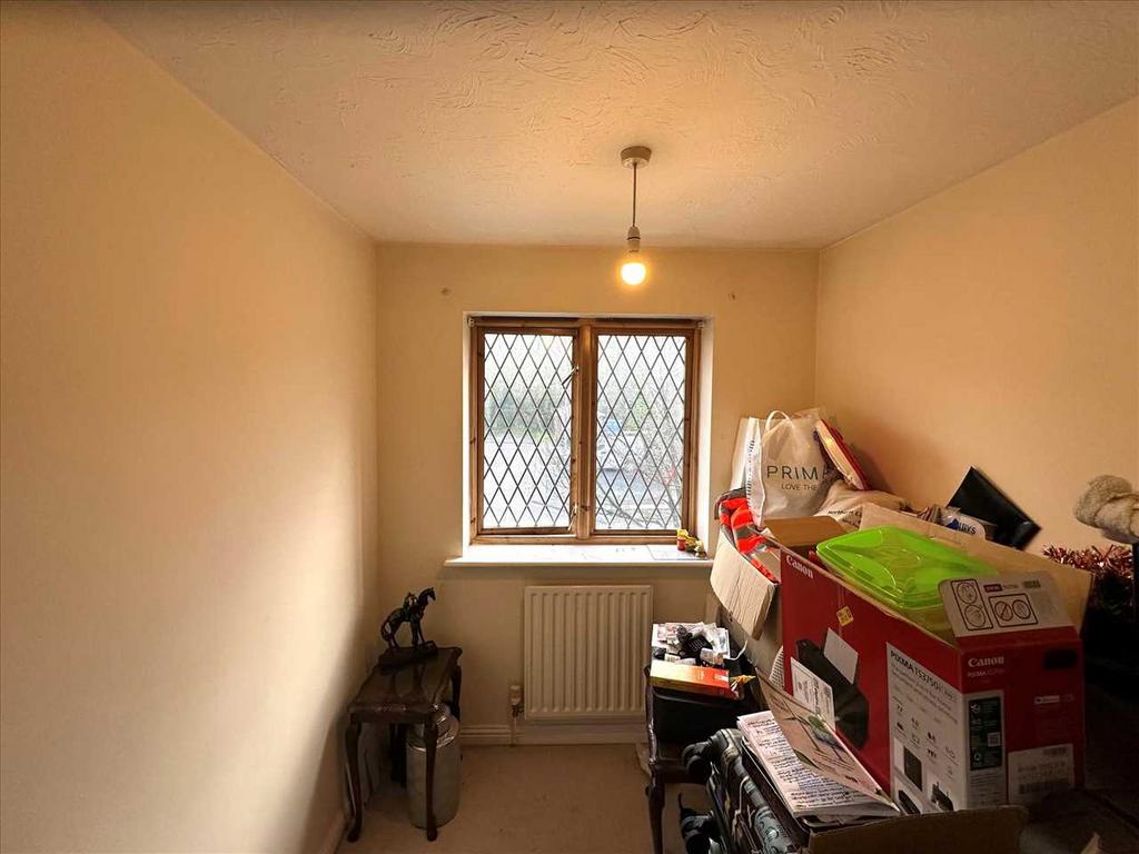 Rear bedroom 2: