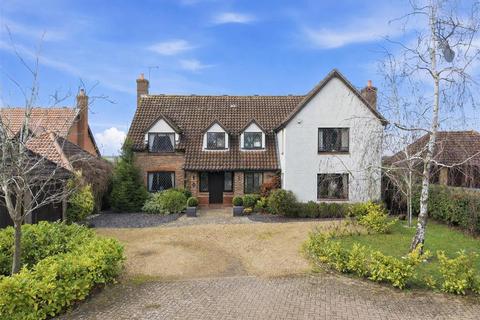 5 bedroom detached house for sale, The Paddocks, Romford RM4