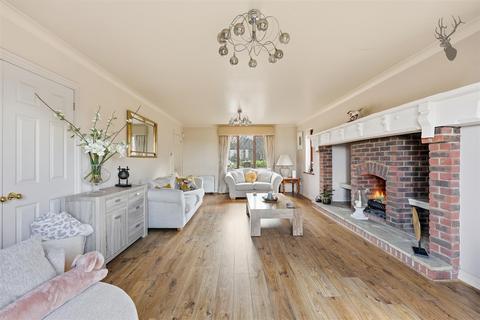5 bedroom detached house for sale, The Paddocks, Romford RM4