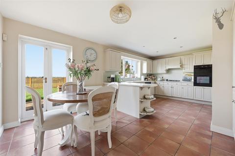 5 bedroom detached house for sale, The Paddocks, Romford RM4