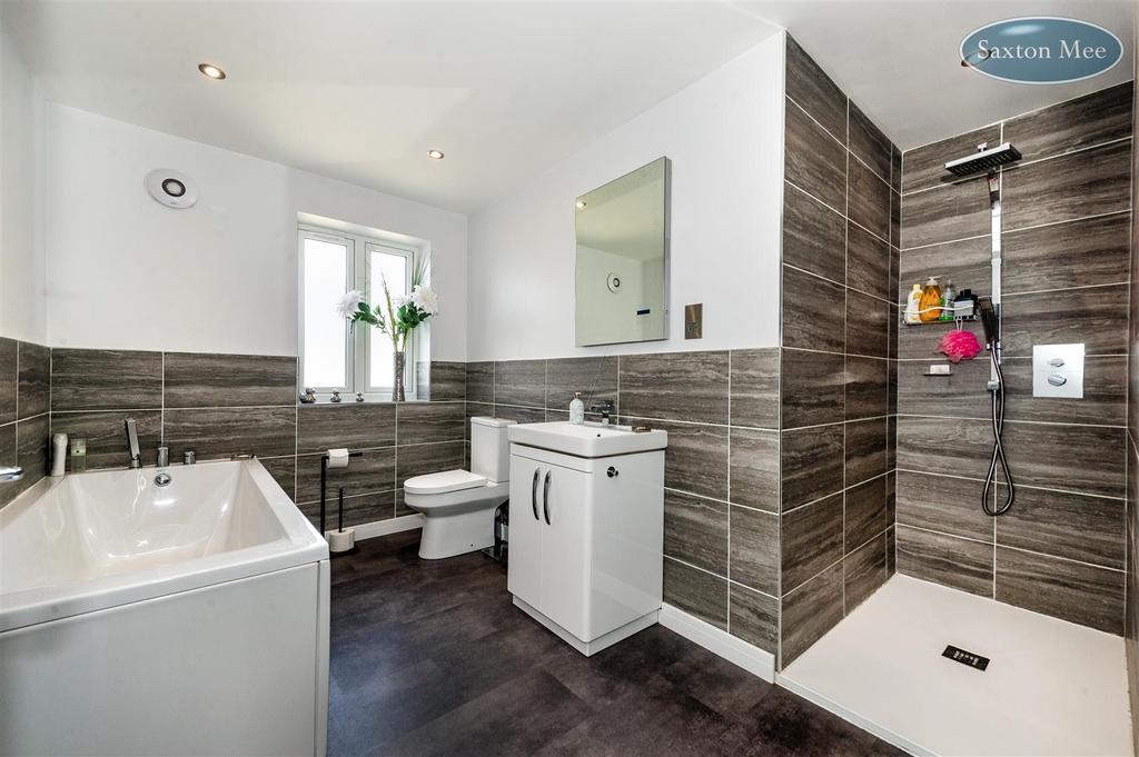 Bathroom 5809.jpg