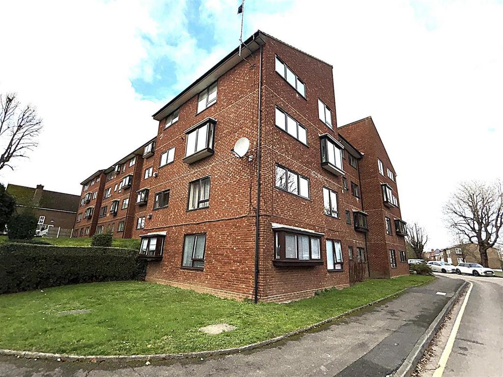 COMMUNAL GROUNDS &amp; PARKING