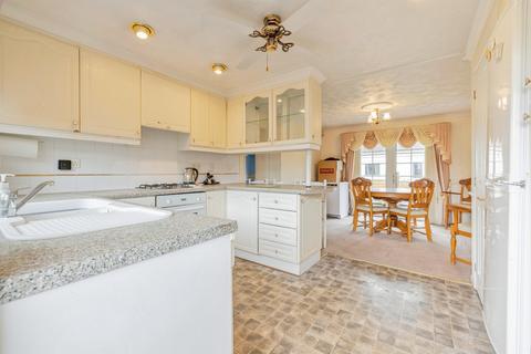 3 bedroom park home for sale, Bushey Hall Drive, Bushey