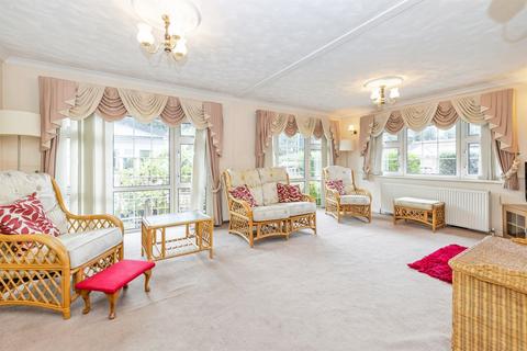 3 bedroom park home for sale, Bushey Hall Drive, Bushey