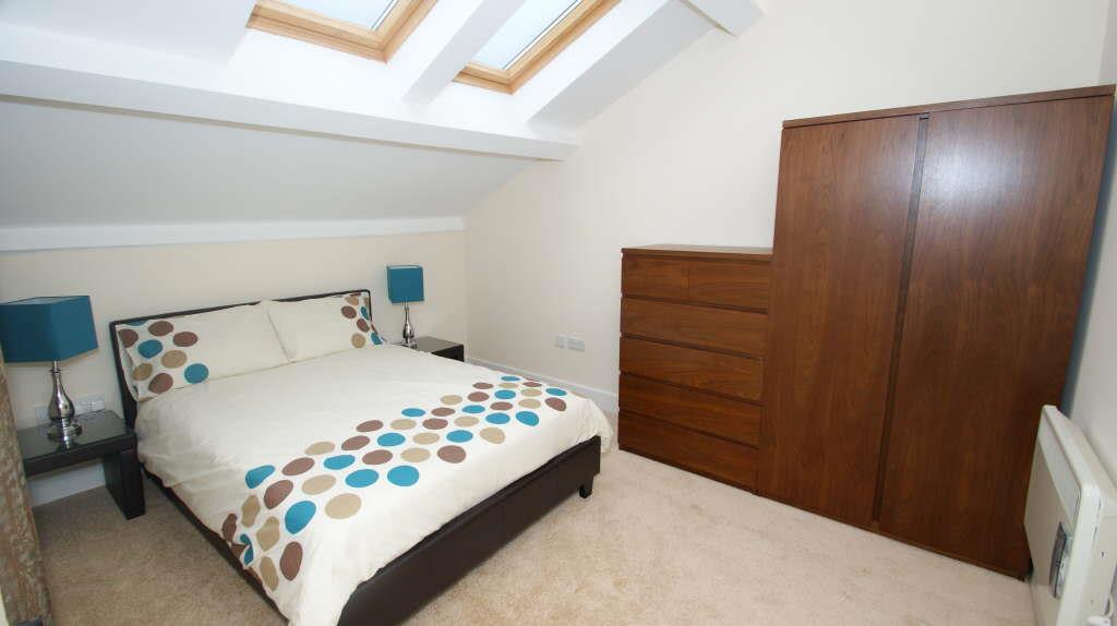 House in Leeds, West Yorkshire - View 4