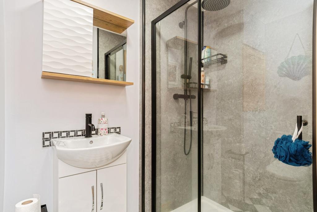 Annexe Shower Room